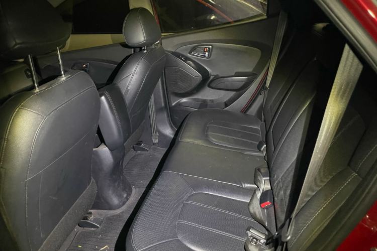 Used Hyundai ix35 2013 2.0L Automatic Two-Wheel Drive Smart GLS China IV Standard Interior 3