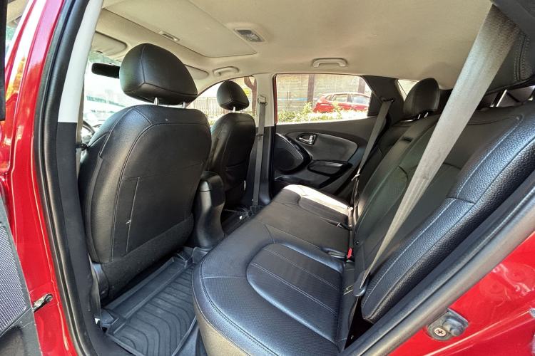 Used Hyundai ix35 2013 2.0L Automatic Two-Wheel Drive Smart GLS China IV Standard Interior 4