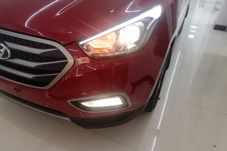 Used Hyundai ix35 2013 2.0L Automatic Two-Wheel Drive Smart GLS China IV Standard Left Front Headlight