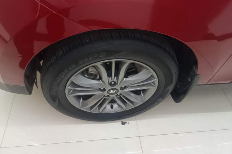 Used Hyundai ix35 2013 2.0L Automatic Two-Wheel Drive Smart GLS China IV Standard Left Front Wheel Hub