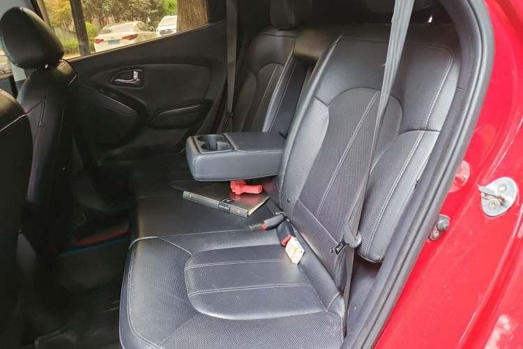 Used Hyundai ix35 2013 2.0L Automatic Two-Wheel Drive Smart GLS China IV Standard Left Rear Seat