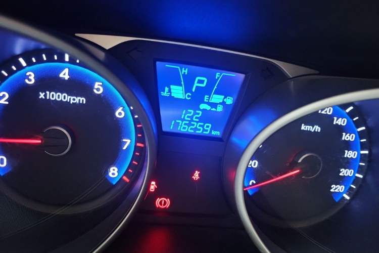 Used Hyundai ix35 2013 2.0L Automatic Two-Wheel Drive Smart GLS China IV Standard Odometer Close Up