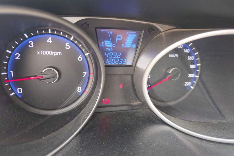 Used Hyundai ix35 2013 2.0L Automatic Two-Wheel Drive Smart GLS China IV Standard Odometer Close Up