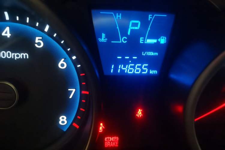 Used Hyundai ix35 2013 2.0L Automatic Two-Wheel Drive Smart GLS China IV Standard Odometer Close Up