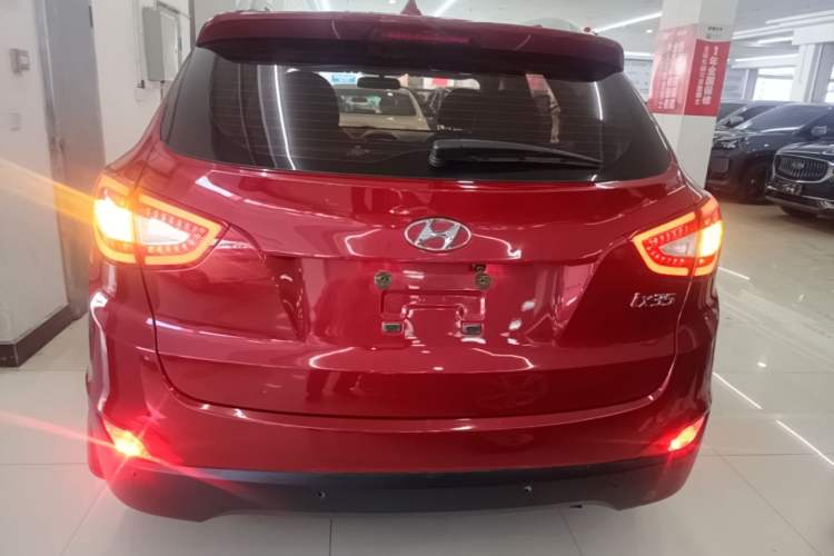 Used Hyundai ix35 2013 2.0L Automatic Two-Wheel Drive Smart GLS China IV Standard Rear