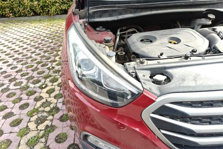 Used Hyundai ix35 2013 2.0L Automatic Two-Wheel Drive Smart GLS China IV Standard Right Front Headlight