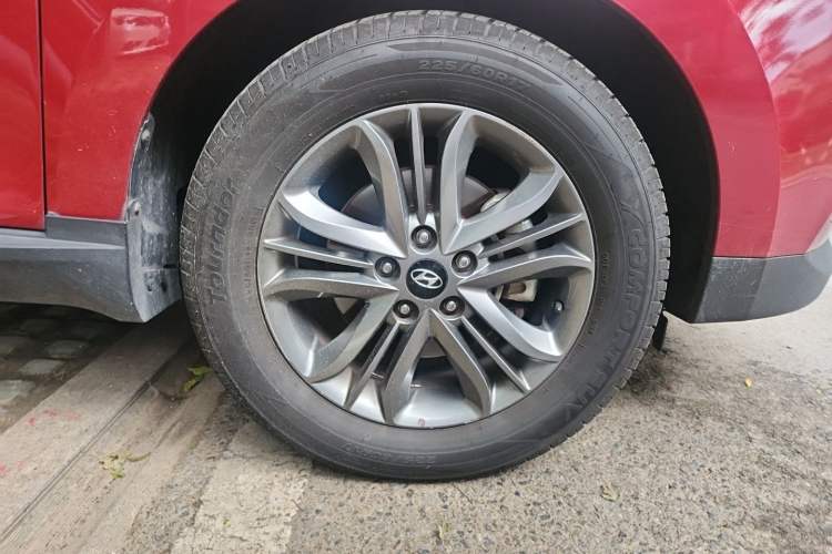 Used Hyundai ix35 2013 2.0L Automatic Two-Wheel Drive Smart GLS China IV Standard Right Front Wheel Hub