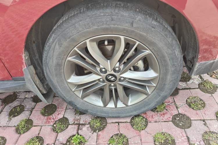Used Hyundai ix35 2013 2.0L Automatic Two-Wheel Drive Smart GLS China IV Standard Right Front Wheel Hub