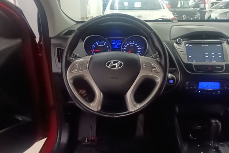 Used Hyundai ix35 2013 2.0L Automatic Two-Wheel Drive Smart GLS China IV Standard Steering Wheel