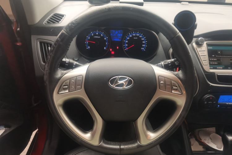 Used Hyundai ix35 2013 2.0L Automatic Two-Wheel Drive Smart GLS China IV Standard Steering Wheel