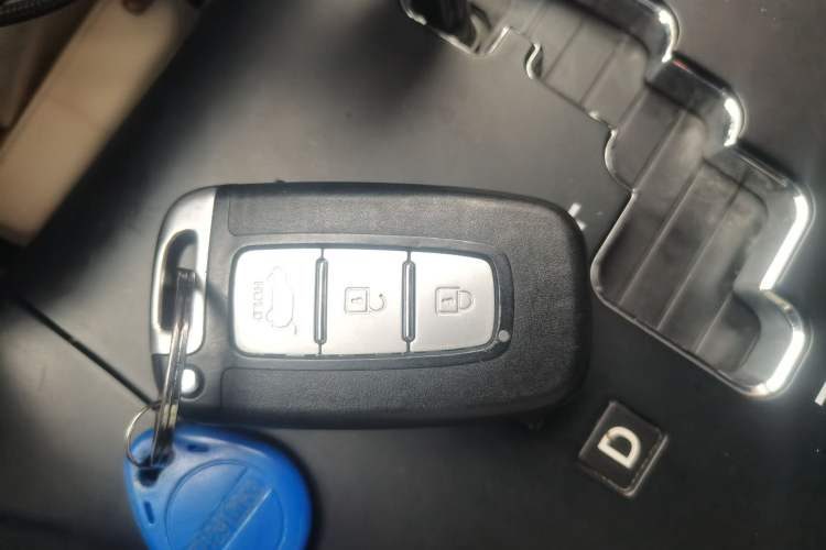 Used Hyundai ix35 2013 2.0L Automatic Two-Wheel Drive Smart GLS China IV Standard Vehicle Key