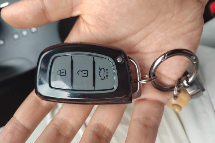 Used Hyundai ix35 2013 2.0L Automatic Two-Wheel Drive Smart GLS China IV Standard Vehicle Key