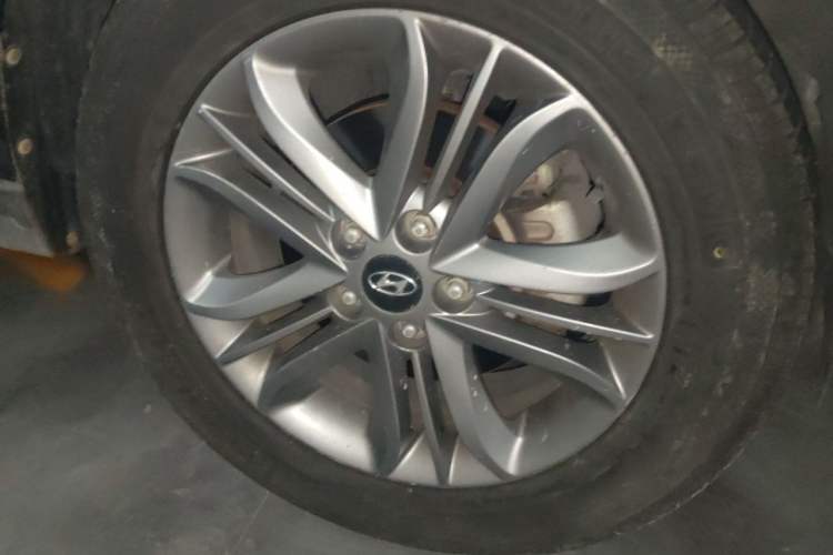 Used Hyundai ix35 2013 2.0L Automatic Two-Wheel Drive Smart GLS China V Standard Right Front Wheel Hub