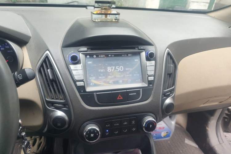 Used Hyundai ix35 2013 2.0L Manual Two-Wheel Drive Comfort GL China V Standard Audio And AC Panel