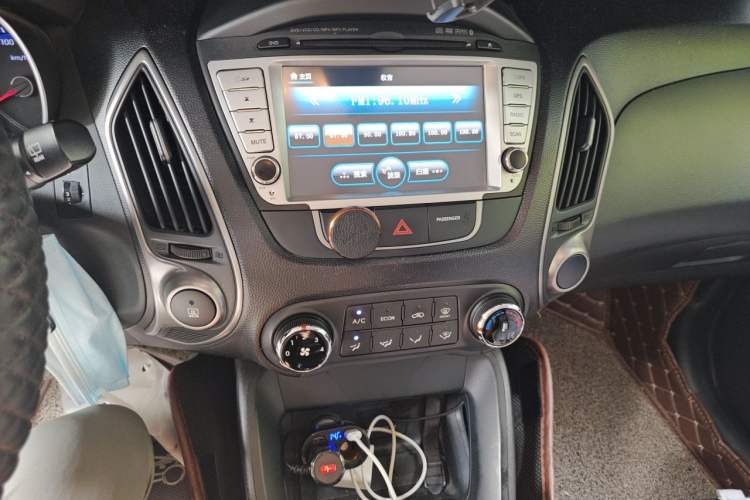 Used Hyundai ix35 2013 2.0L Manual 2WD Comfort GL China IV Standard Audio And AC Panel