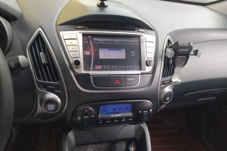 Used Hyundai ix35 2013 2.0L Automatic Two-Wheel Drive Smart GLS China IV Standard Audio And AC Panel