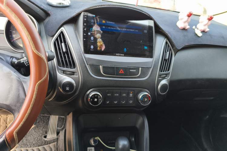 Used Hyundai ix35 2013 2.0L Automatic 2WD Comfort GL China IV Standard Audio And AC Panel