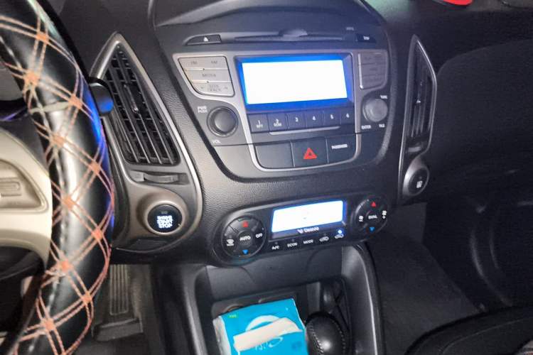 Used Hyundai ix35 2013 2.0L Automatic Two-Wheel Drive Smart GLS China IV Standard Audio And AC Panel