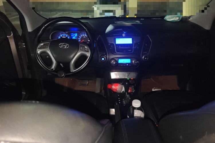 Used Hyundai ix35 2013 2.0L Automatic Two-Wheel Drive Smart GLS China IV Standard Center Console