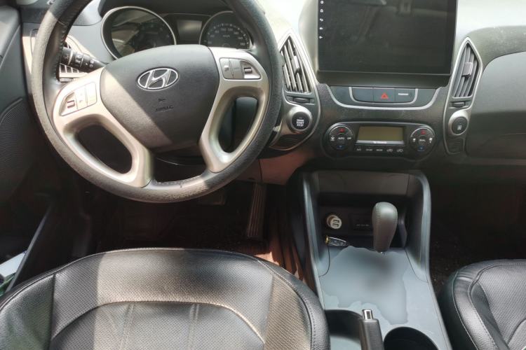 Used Hyundai ix35 2013 2.0L Automatic Two-Wheel Drive Smart GLS China V Standard Center Console
