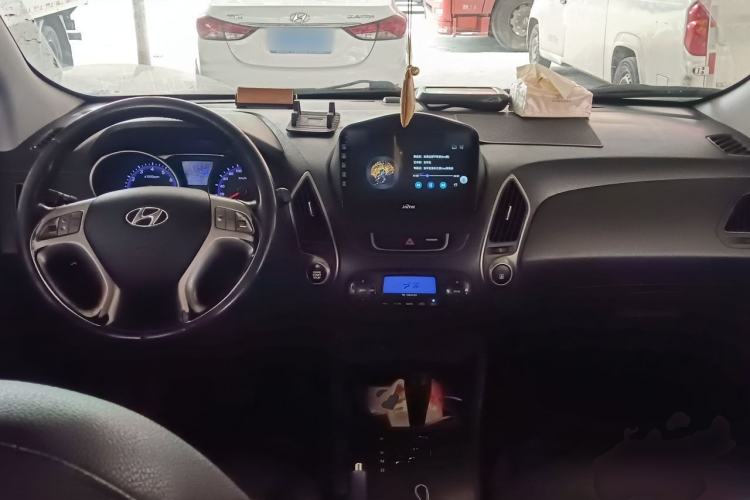 Used Hyundai ix35 2013 2.0L Automatic Two-Wheel Drive Smart GLS China IV Standard Center Console