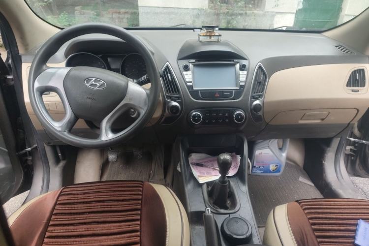 Used Hyundai ix35 2013 2.0L Manual Two-Wheel Drive Comfort GL China V Standard Center Console