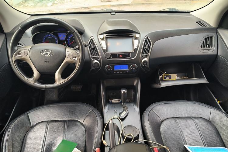 Used Hyundai ix35 2013 2.0L Automatic Two-Wheel Drive Smart GLS China IV Standard Center Console