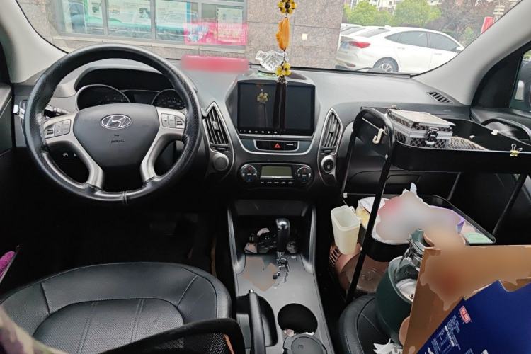 Used Hyundai ix35 2013 2.0L Automatic Two-Wheel Drive Smart GLS China IV Standard Center Console