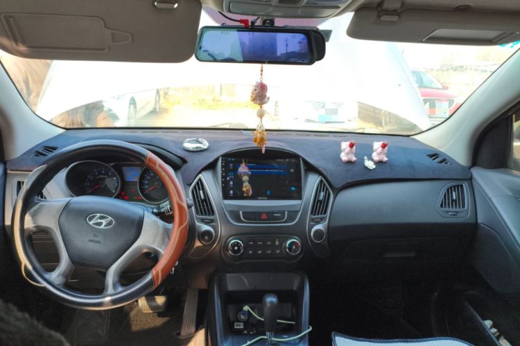 Used Hyundai ix35 2013 2.0L Automatic 2WD Comfort GL China IV Standard Center Console