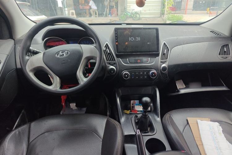 Used Hyundai ix35 2013 2.0L Manual 2WD Comfort GL China IV Standard Center Console