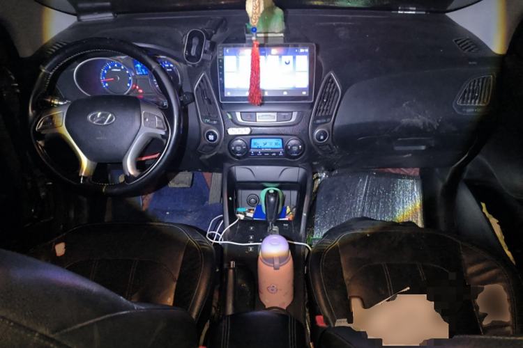 Used Hyundai ix35 2013 2.0L Automatic 4x4 Intelligent GLS China IV Standard Center Console