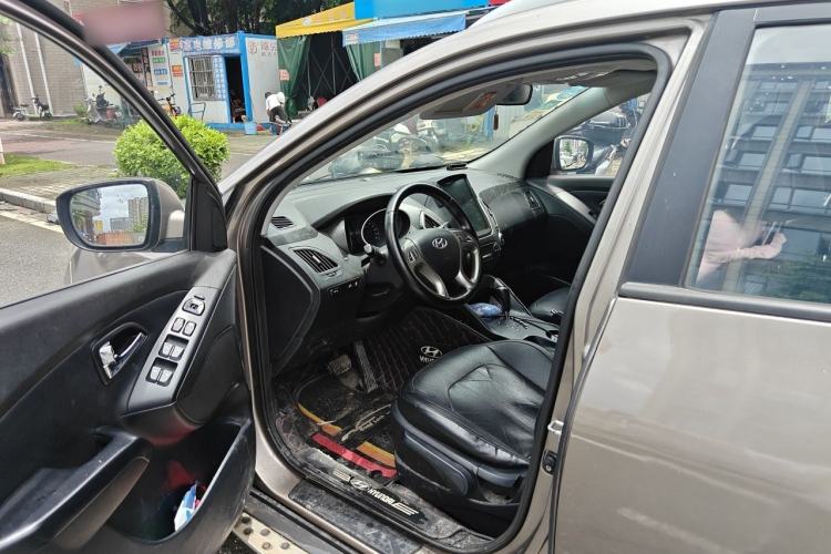 Used Hyundai ix35 2013 2.0L Automatic Two-Wheel Drive Smart GLS China IV Standard Driver Seat