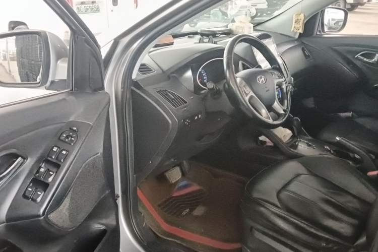 Used Hyundai ix35 2013 2.0L Automatic Two-Wheel Drive Smart GLS China IV Standard Driver Seat