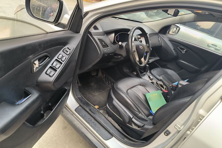 Used Hyundai ix35 2013 2.0L Automatic Two-Wheel Drive Smart GLS China IV Standard Driver Seat