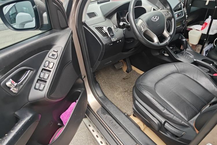 Used Hyundai ix35 2013 2.0L Automatic Two-Wheel Drive Smart GLS China IV Standard Driver Seat