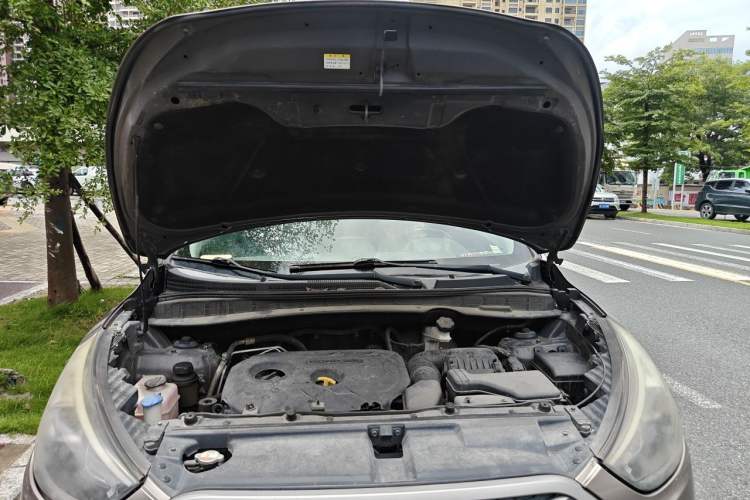 Used Hyundai ix35 2013 2.0L Automatic Two-Wheel Drive Smart GLS China IV Standard Engine Bay