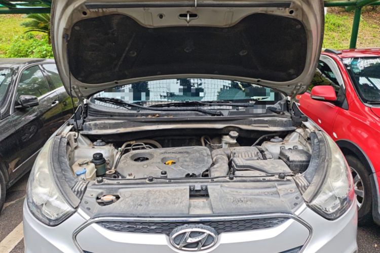 Used Hyundai ix35 2013 2.0L Automatic Two-Wheel Drive Smart GLS China IV Standard Engine Bay