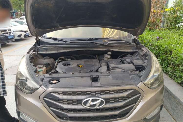 Used Hyundai ix35 2013 2.0L Automatic Two-Wheel Drive Smart GLS China IV Standard Engine Bay