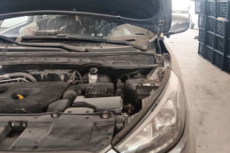 Used Hyundai ix35 2013 2.0L Automatic Two-Wheel Drive Smart GLS China IV Standard Engine Bay Left