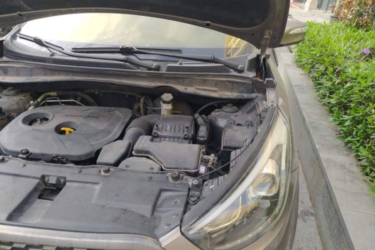 Used Hyundai ix35 2013 2.0L Automatic Two-Wheel Drive Smart GLS China IV Standard Engine Bay Left