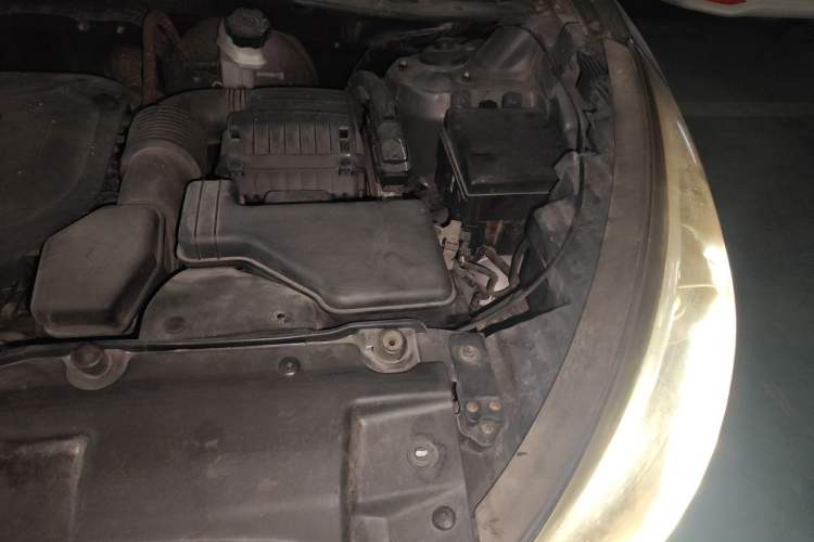 Used Hyundai ix35 2013 2.0L Automatic Two-Wheel Drive Smart GLS China IV Standard Engine Bay Left