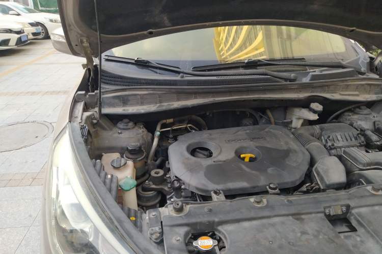 Used Hyundai ix35 2013 2.0L Automatic Two-Wheel Drive Smart GLS China IV Standard Engine Bay Right
