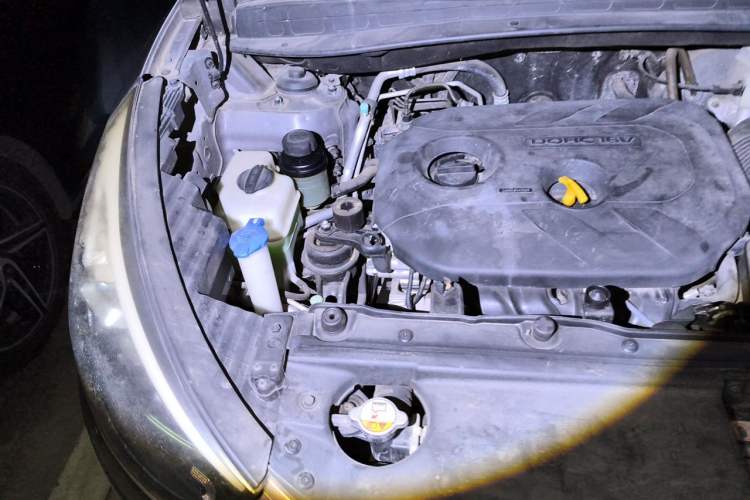 Used Hyundai ix35 2013 2.0L Automatic Two-Wheel Drive Smart GLS China IV Standard Engine Bay Right