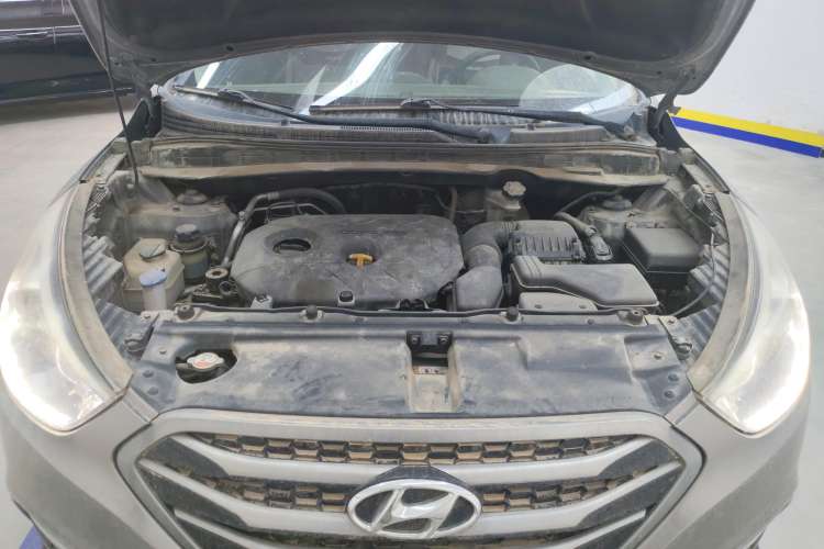 Used Hyundai ix35 2013 2.0L Automatic Two-Wheel Drive Smart GLS China IV Standard Engine Bay