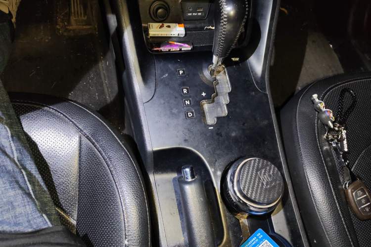 Used Hyundai ix35 2013 2.0L Automatic Two-Wheel Drive Smart GLS China IV Standard Gear Lever