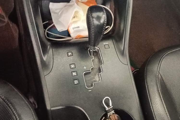 Used Hyundai ix35 2013 2.0L Automatic Two-Wheel Drive Smart GLS China IV Standard Gear Lever