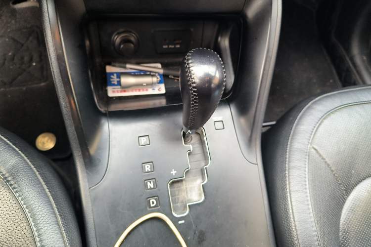 Used Hyundai ix35 2013 2.0L Automatic Two-Wheel Drive Smart GLS China IV Standard Gear Lever