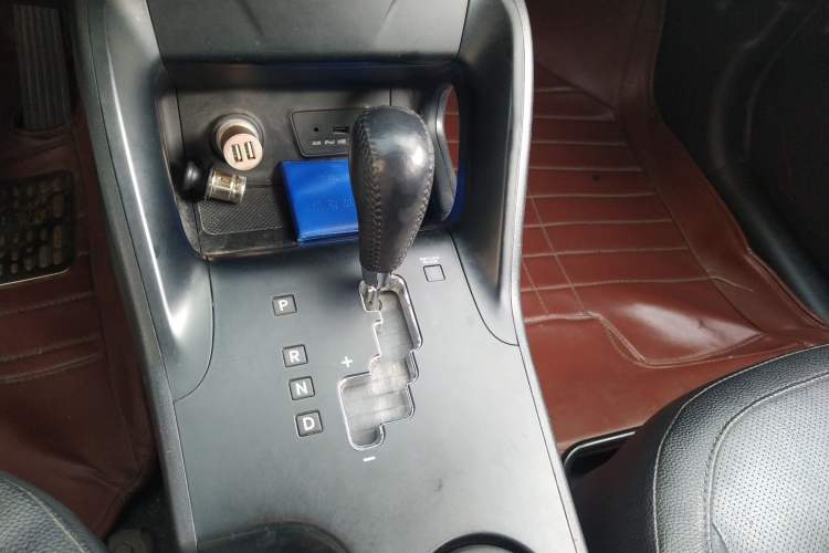 Used Hyundai ix35 2013 2.0L Automatic Two-Wheel Drive Smart GLS China IV Standard Gear Lever