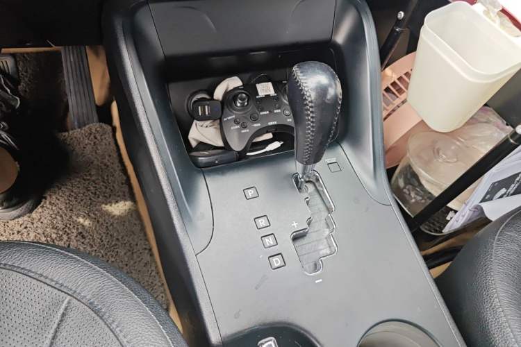 Used Hyundai ix35 2013 2.0L Automatic Two-Wheel Drive Smart GLS China IV Standard Gear Lever