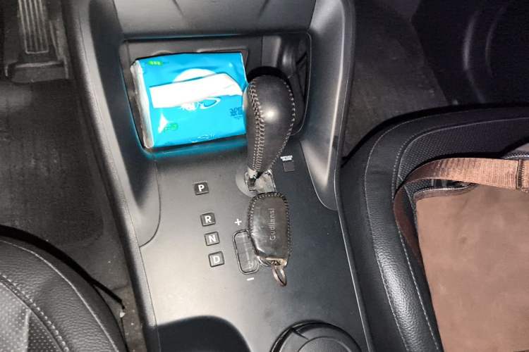 Used Hyundai ix35 2013 2.0L Automatic Two-Wheel Drive Smart GLS China IV Standard Gear Lever